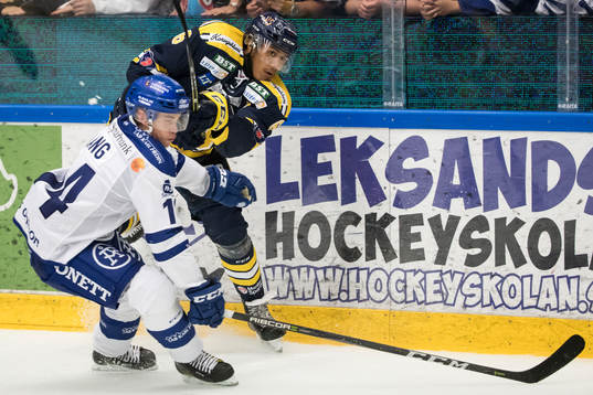 Leksands Oskar Lang och Södertäljes Sebastian Owuya  i