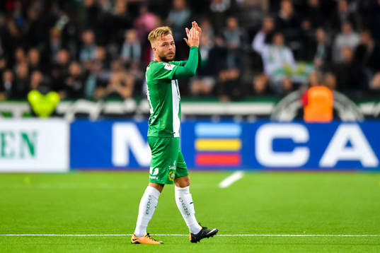 Hammarbys Sander Svendsen tackar publiken när han lämnar