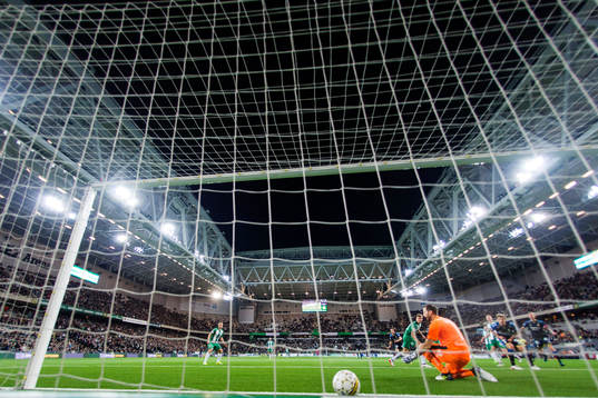 Hammarbys målvakt Johan Wiland släpper in 0-1