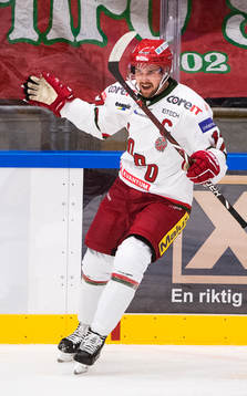 Modos Magnus Häggström jublar