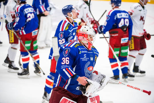 Oskarshamns målvakt Wictor Ragnewall deppar