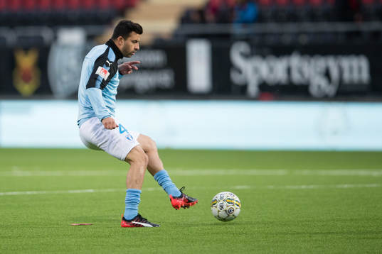 Malmö FFs Behrang Safari  värmer upp