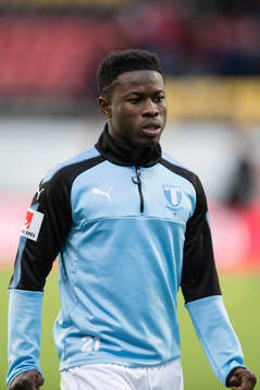 Malmö FFs Kingsley Sarfo värmer upp