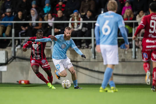 Malmö FFs Jo Inge Berget mot Östersunds Ken Sema