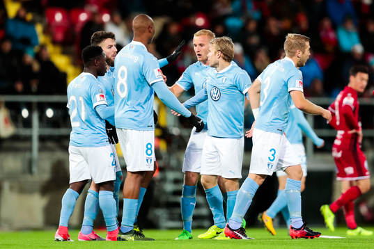 Malmö FFs Oscar Lewicki jublar med Franz Brorsson