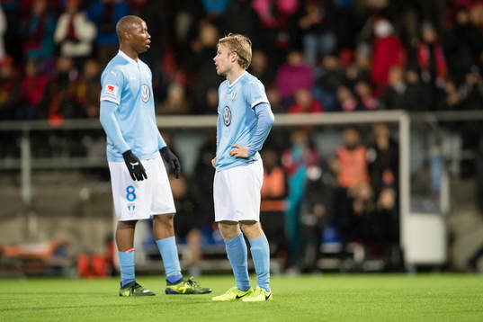 Malmö FFs Carlos Strandberg och Oscar Lewicki deppar