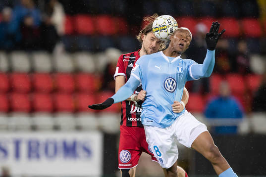 Malmö FFs Carlos Strandberg och Östersunds Tom Pettersson