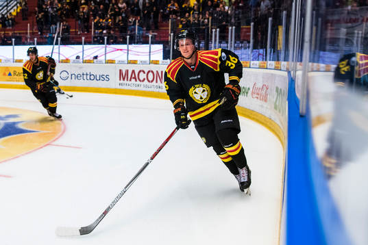 Brynäs Linus Ölund före ishockeymatchen i SHL mellan