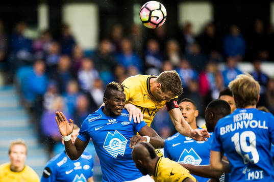 Babacar Sarr of Molde and Frode Kippe of Lillestrøm