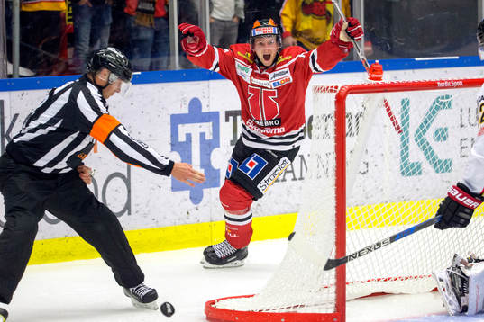 Örebros Sakari Manninen jublar
