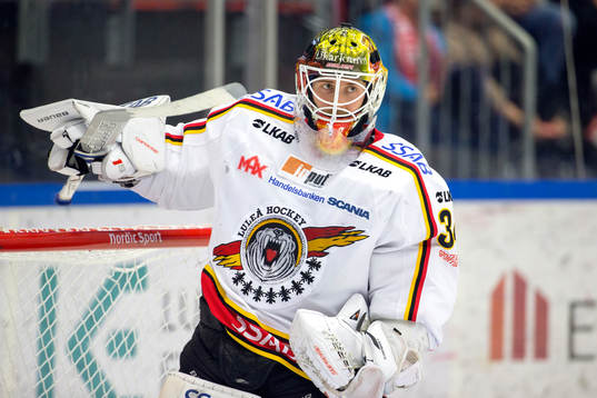 Luleås målvakt Joel Lassinatti deppar
