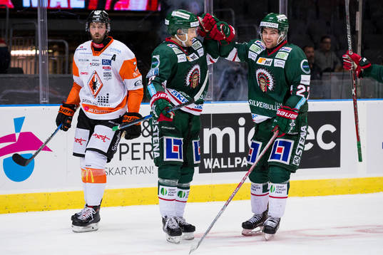 Frölundas Pathrik Westerholm jublar ihop med Ponthus