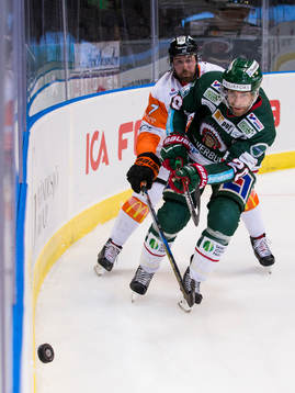 Frölundas Joel Lundqvist före Karlskronas Mattias Karlsson