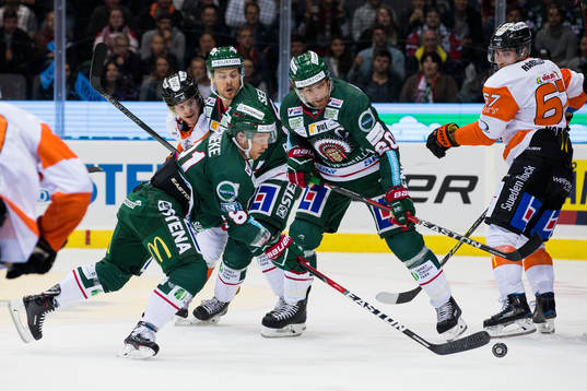 Frölundas Mats Rosseli Olsen, Joel Lundqvist och Ryan Lasch