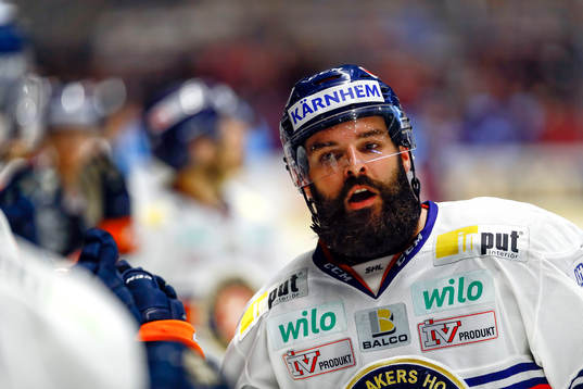 Växjös Linus Fröberg jublar