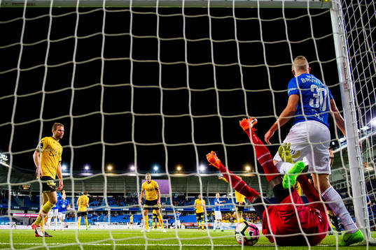 Molde's 1-2 goal gets disallowed by referee Svein Oddvar
