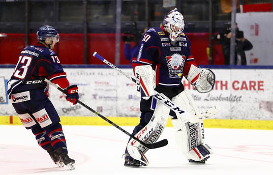 Linköpings Andrew Gordon klappar målvakt Jonas Gustavsson