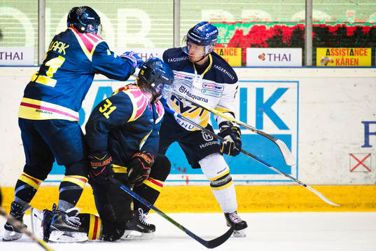 s Kristofer Berglund i bråk med Brynäs Kevin Clark och