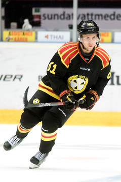 Brynäs Juuso Ikonen  före ishockeymatchen i SHL mellan