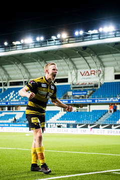 Erling Knudtzon of Lillestrøm celebrates
