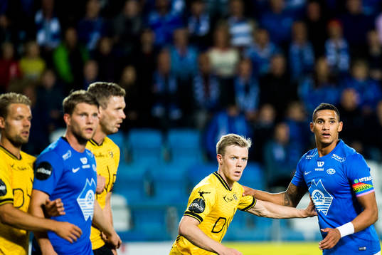 Erling Knudtzon of Lillestrøm and Ruben Gabrielsen of Molde