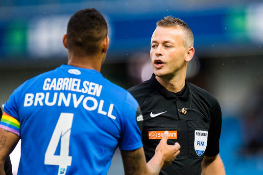 Ruben Gabrielsen of Molde and Svein Oddvar Moen, referee