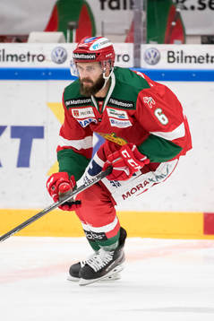 Moras Steven Seigo  i ishockeymatchen i SHL mellan Mora och
