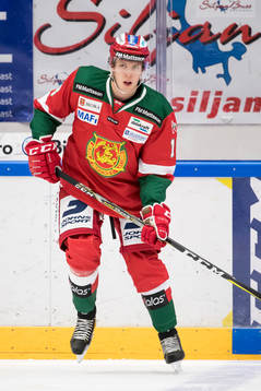 Moras Alexander Hilmerson  i ishockeymatchen i SHL mellan