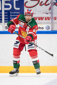 Moras Tomas Skogs  i ishockeymatchen i SHL mellan Mora och