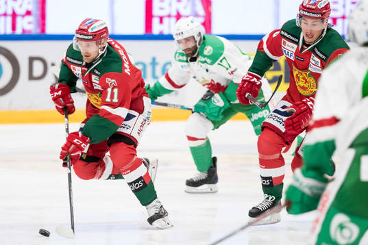 Moras Alexander Hilmerson  i ishockeymatchen i SHL mellan