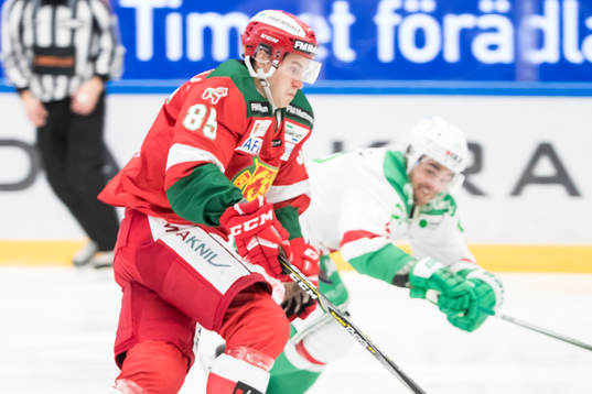 Moras Michael Haga  i ishockeymatchen i SHL mellan Mora och