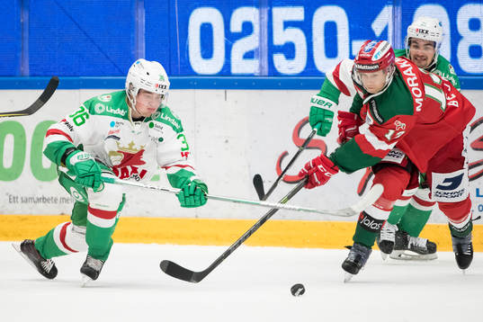 Rögles Filip Karlsson och Moras Emil Bejmo  i