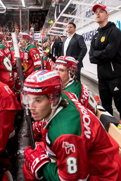 Moras tränare Mattias Karlin  i ishockeymatchen i SHL