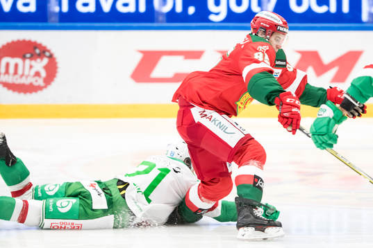 Moras Michael Haga och Rögles Kevin Gagné  i