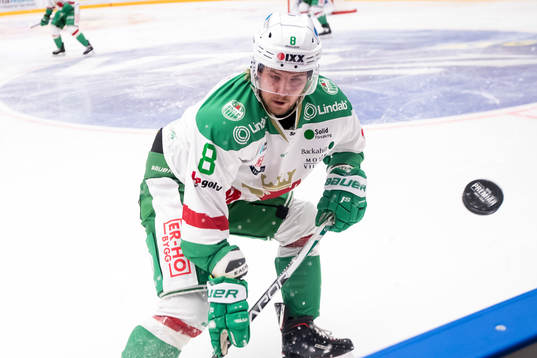 Rögles Linus Sandin   i ishockeymatchen i SHL mellan Mora