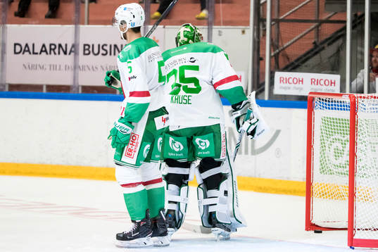Rögles Alen Bibic och målvakt Emil Kruse deppar i