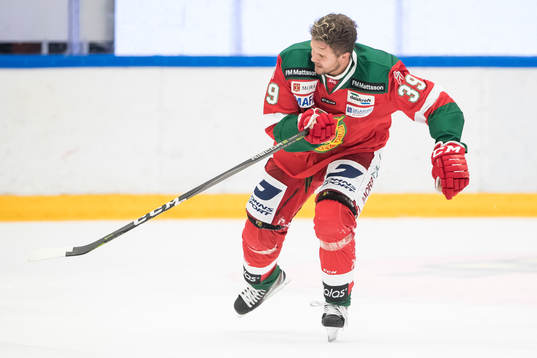 Moras Jacob Nilsson  i ishockeymatchen i SHL mellan Mora