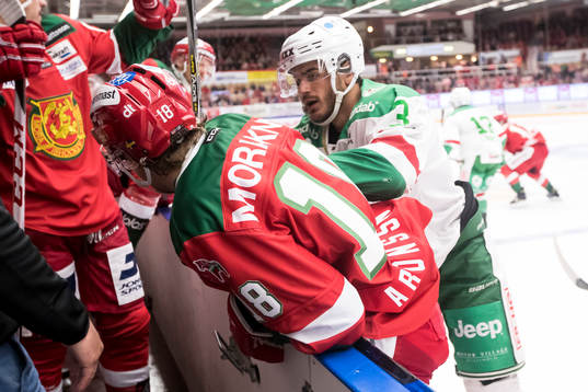 Moras Emil Aronsson och Rögles Almen Bibic  i