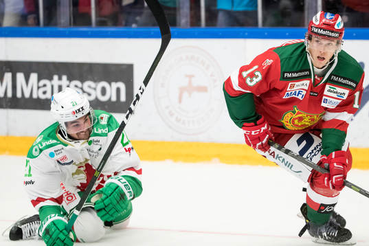 Rögles Kevin Gagné jagar Moras Emil Bejmo  i