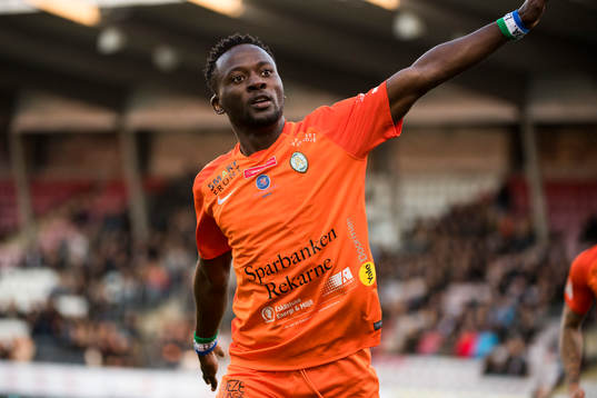AFC Eskilstunas Mohamed Buya Turay jublar