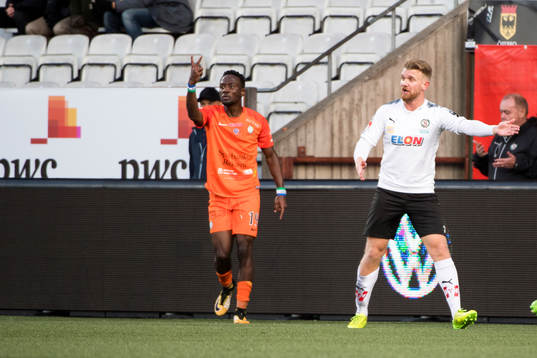 AFC Eskilstunas Mohamed Buya Turay och Örebros Michael