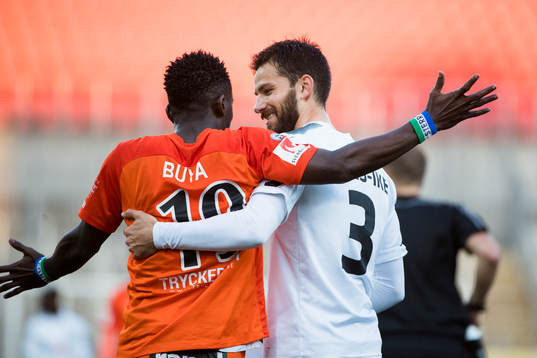 AFC Eskilstunas Mohamed Buya Turay och Örebros Brendan