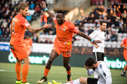 AFC Eskilstunas Mohamed Buya Turay jublar