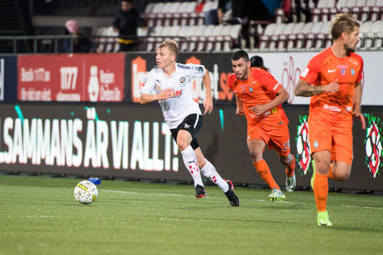 Örebros Sebastian Ring och AFC Eskilstunas Farshad Noor
