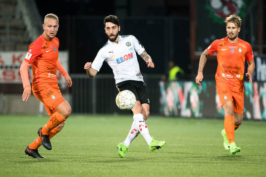 AFC Eskilstunas Alexander Michel Örebros Nahir Besara och