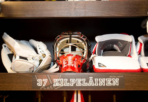 Örebros målvakt Eero Kilpeläinen målvaktmask och plats