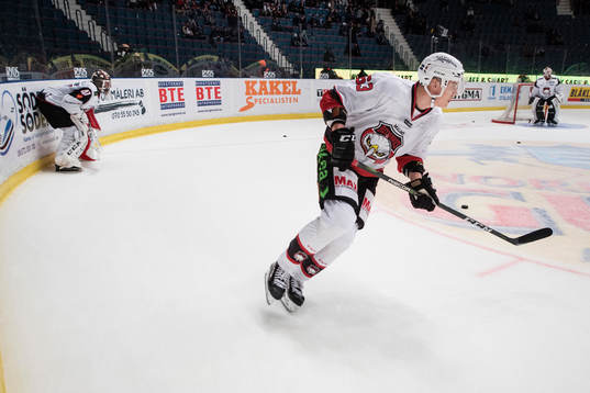 Malmö Redhawks Fredrik Händemark värmer upp
