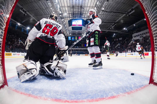 Malmö Redhawks målvakt Oscar Alsenfelt och Stefan Warg