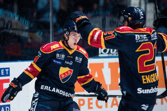 Djurgårdens Marcus Högström jublar med Andreas Engqvist