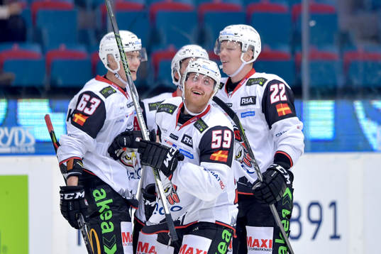 Malmö Redhawks Anton Mylläri jublar med lagkamrater